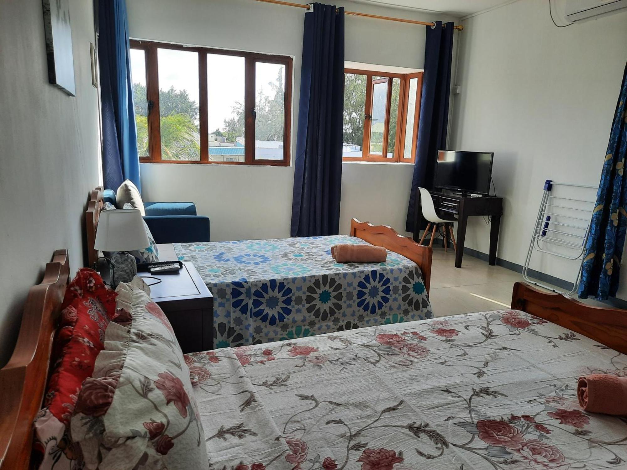 Jasmin Apartments Flic En Flac Room photo